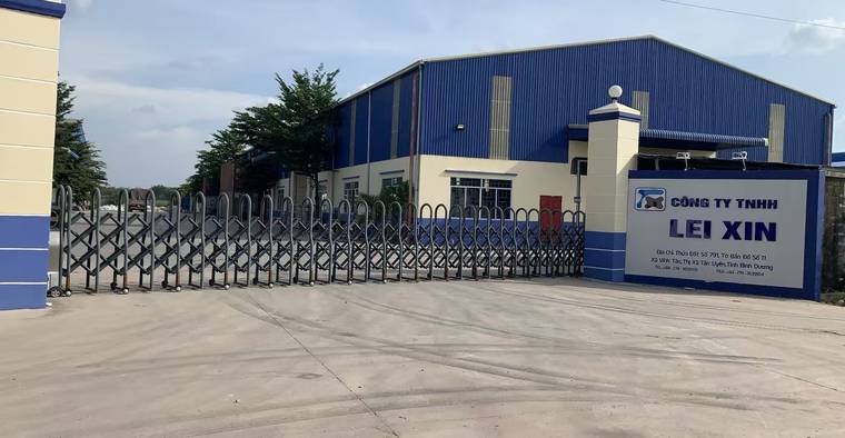 Cổng nhà máy Lei Xin