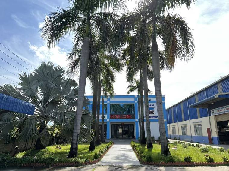 Khuôn viên nhà máy